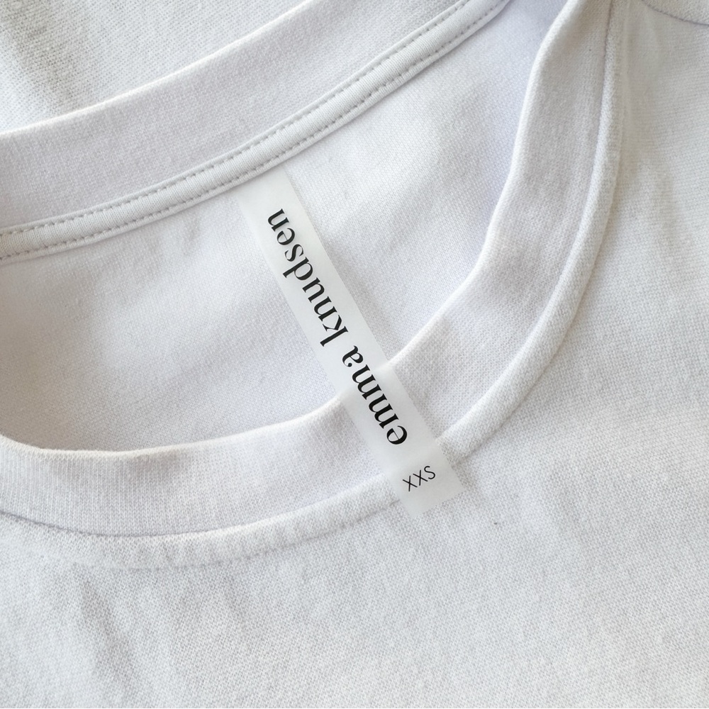 EMMA KNUDSEN • The Perfect T-Shirt Dress in White - Picture 6 of 9